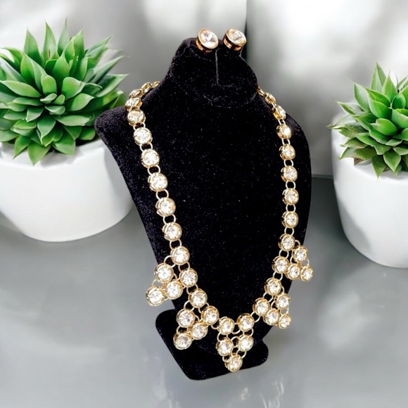 ✨ Crystal Encased Necklace & Stud Earring Set ✨ - Picture 4 of 16